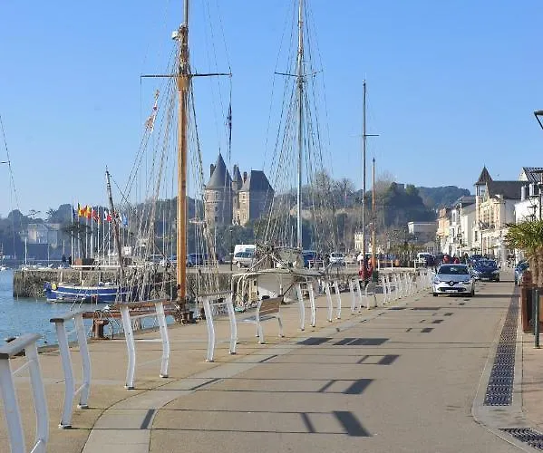 Le Clos De La Hourserie פורניק