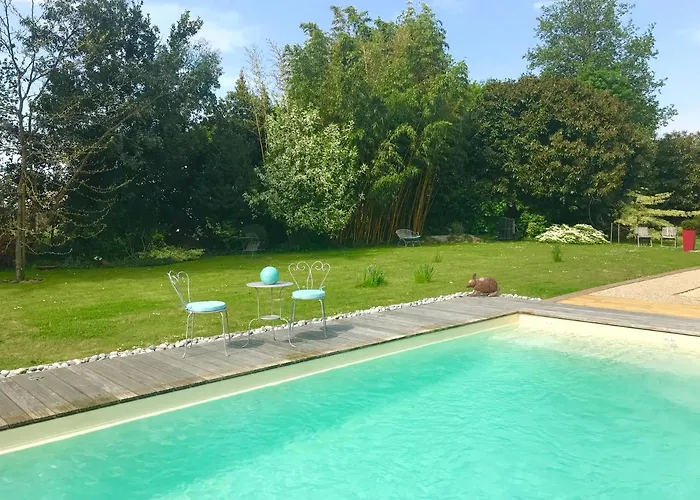 Le Clos De La Hourserie פורניק