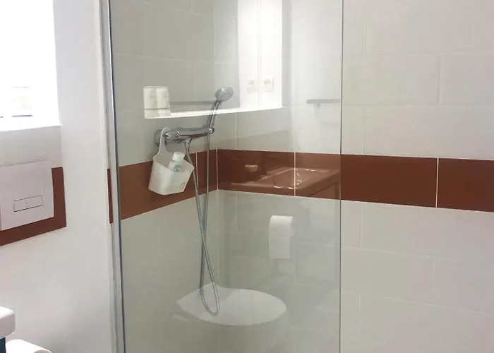 לינה וארוחת בוקר Le Clos De La Hourserie פורניק