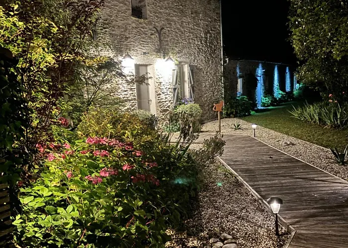 לינה וארוחת בוקר Le Clos De La Hourserie 4*