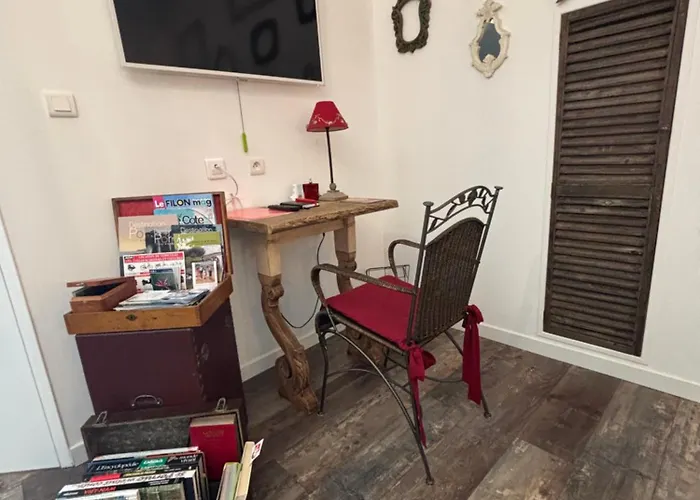 Le Clos De La Hourserie לינה וארוחת בוקר פורניק