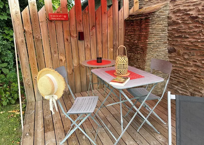 לינה וארוחת בוקר Le Clos De La Hourserie פורניק