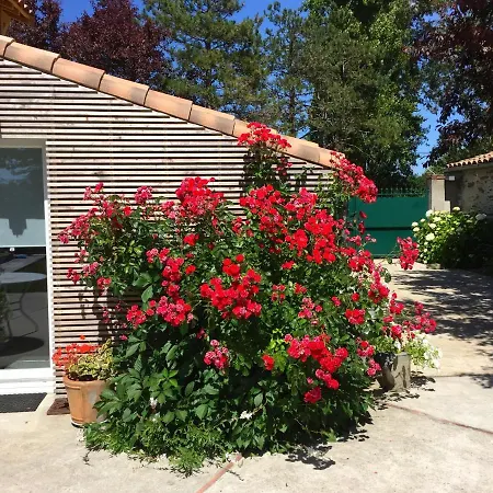 Le Clos De La Hourserie Bed & Breakfast