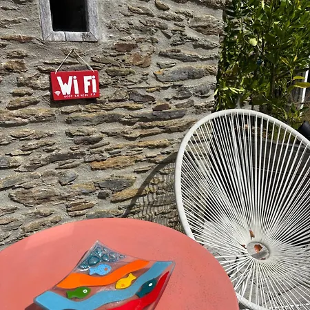 Le Clos De La Hourserie Bed & Breakfast